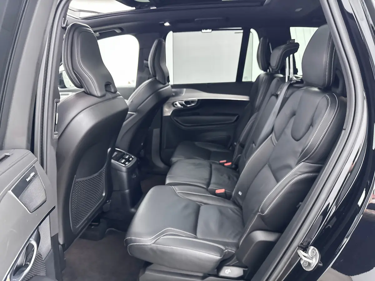 T8 Recharge Ultimate Dark | 22" | Full Styling Pack | Luchtvering | Bowers & Wilkins | Trekhaak | Elektr. verst. Sportstoelen | Head-Up | 360 Camera | Panoramadak