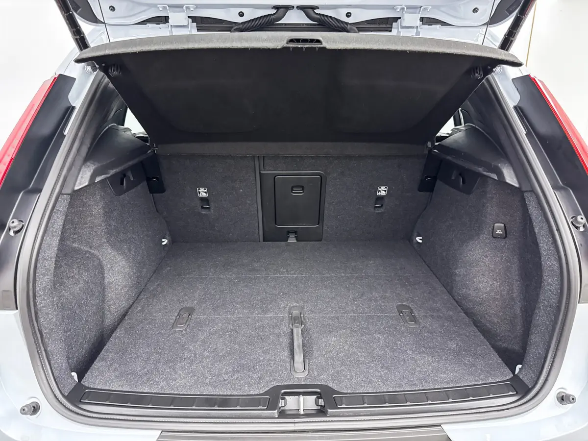 B4 Plus Dark | 19" Allseason | Trekhaak | Harman Kardon | Elektr. verst. Stoelen | Stoel/Stuurverwarming | Adaptieve Cruise | BLIS