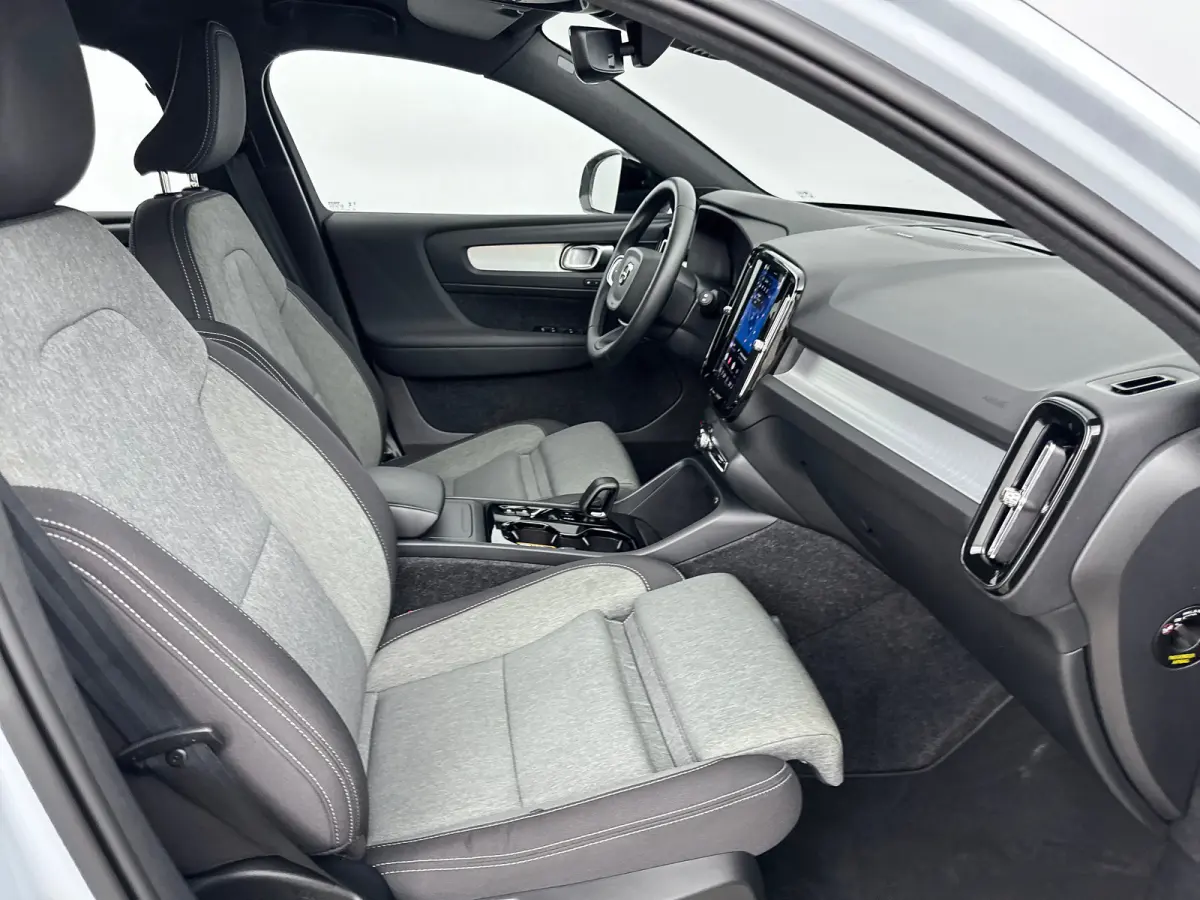 B4 Plus Dark | 19" Allseason | Trekhaak | Harman Kardon | Elektr. verst. Stoelen | Stoel/Stuurverwarming | Adaptieve Cruise | BLIS