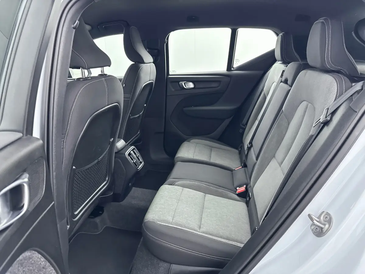 B4 Plus Dark | 19" Allseason | Trekhaak | Harman Kardon | Elektr. verst. Stoelen | Stoel/Stuurverwarming | Adaptieve Cruise | BLIS