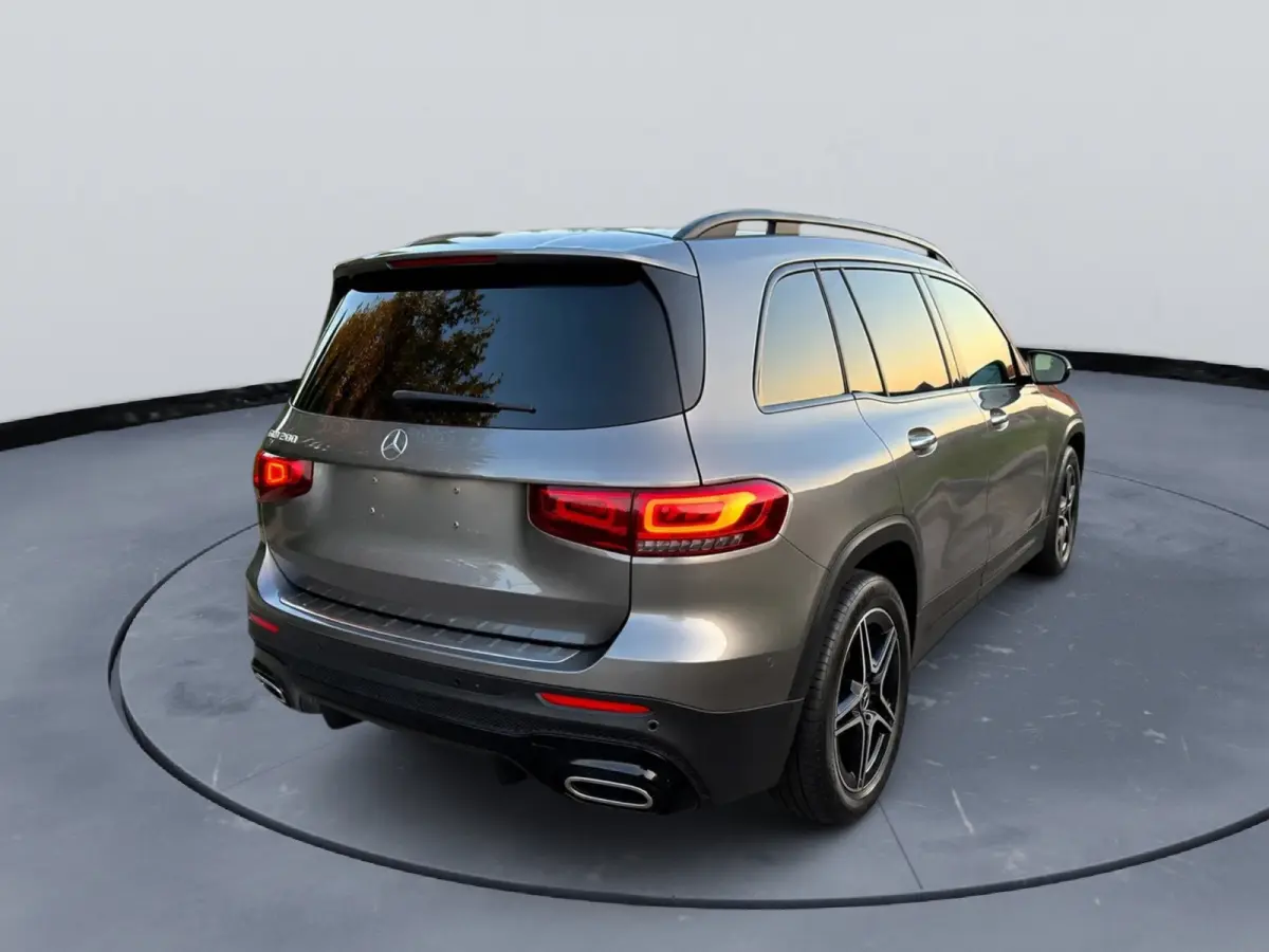200 AMG Line Panoramadak Nightpakket Elektrisch wegklapbare trekhaak 7-Persoons Multibeam LED 19” AMG Velgen