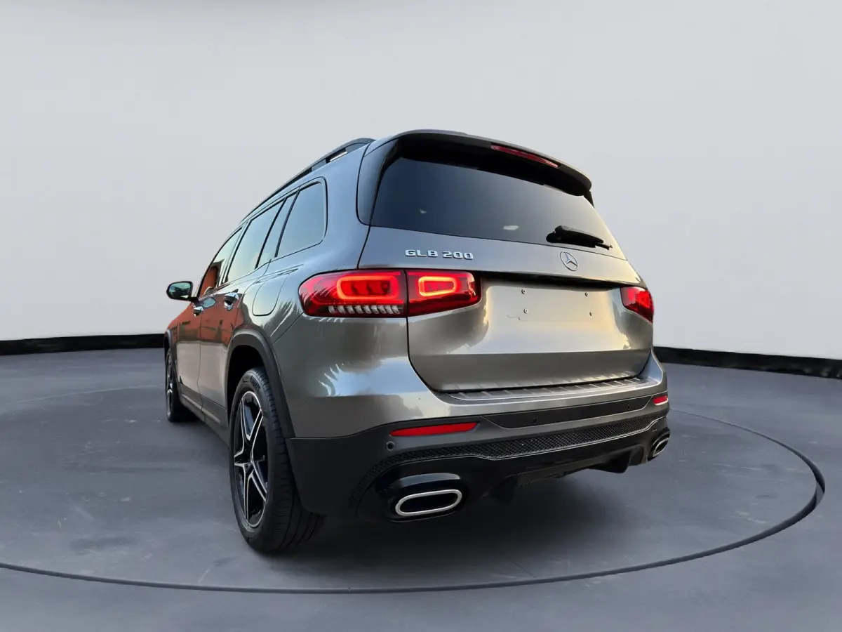 200 AMG Line Panoramadak Nightpakket Elektrisch wegklapbare trekhaak 7-Persoons Multibeam LED 19” AMG Velgen