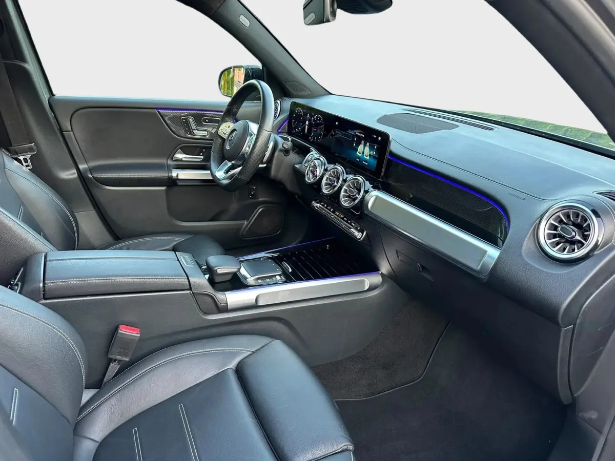 200 AMG Line Panoramadak Nightpakket Elektrisch wegklapbare trekhaak 7-Persoons Multibeam LED 19” AMG Velgen