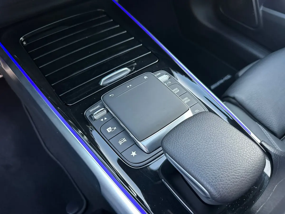 200 AMG Line Panoramadak Nightpakket Elektrisch wegklapbare trekhaak 7-Persoons Multibeam LED 19” AMG Velgen