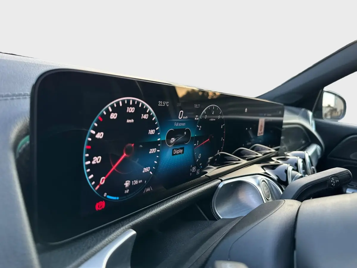 200 AMG Line Panoramadak Nightpakket Elektrisch wegklapbare trekhaak 7-Persoons Multibeam LED 19” AMG Velgen
