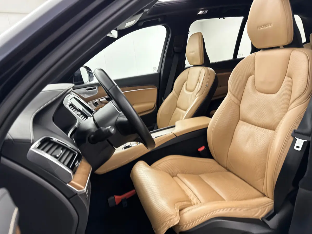 T8 Recharge Inscription | 22" | Luchtvering | Bowers & Wilkins | Geventileerd Nappa | Head-Up | Trekhaak | Leder Dashboard & Dakhemel | Panoramadak |