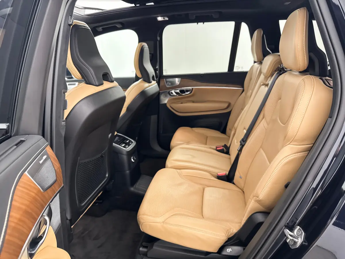T8 Recharge Inscription | 22" | Luchtvering | Bowers & Wilkins | Geventileerd Nappa | Head-Up | Trekhaak | Leder Dashboard & Dakhemel | Panoramadak |