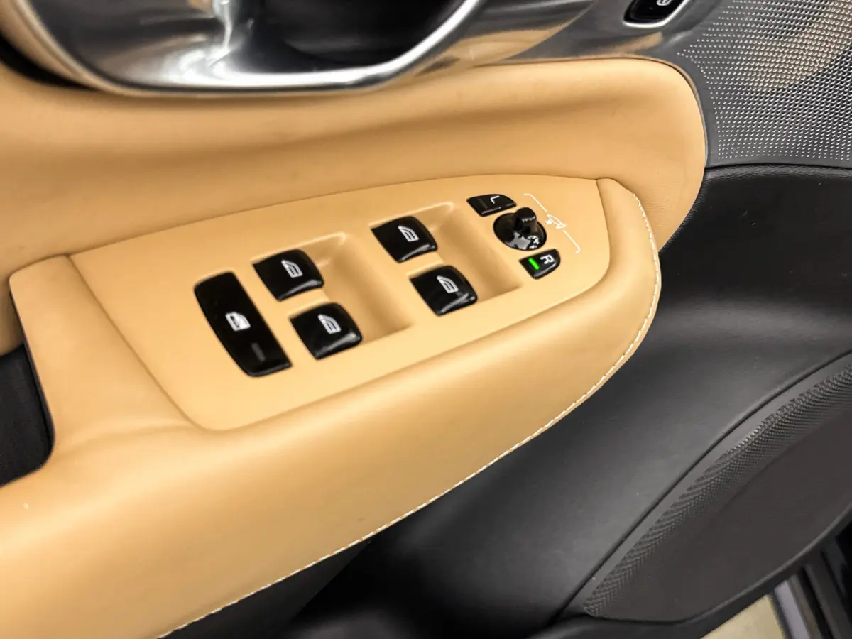 T8 Recharge Inscription | 22" | Luchtvering | Bowers & Wilkins | Geventileerd Nappa | Head-Up | Trekhaak | Leder Dashboard & Dakhemel | Panoramadak |