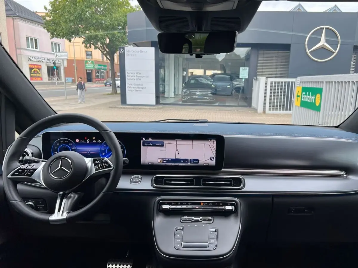 300 L2 AVANTGARDE ** LED, NAVI+, LEDER, BURM, STOELVENT, LUCHTVERING, 18-inch LMV ** 40k onder NP - ex. MB-AG ** ** INFORMEER OOK NAAR ONZE AANTREKKELIJKE FINANCIAL-LEASE TARIEVEN **