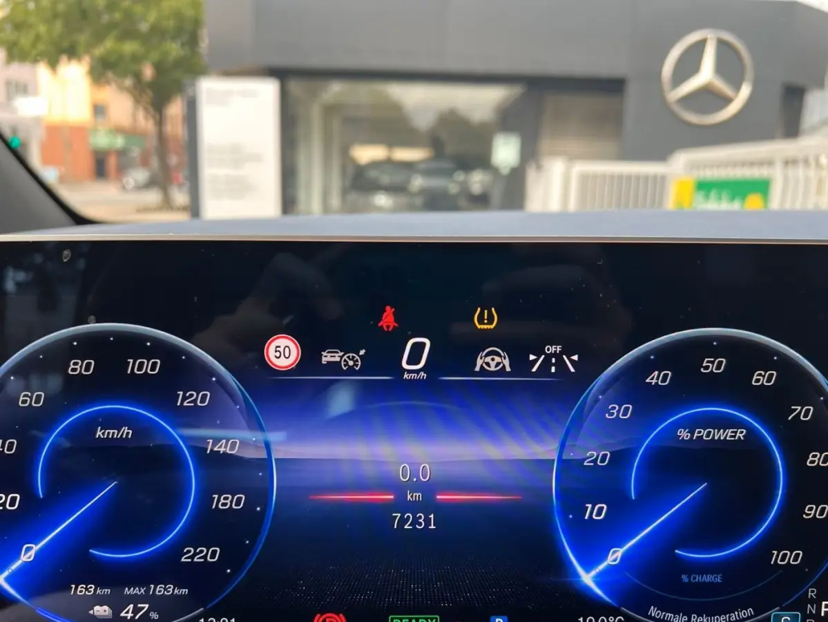 300 L2 AVANTGARDE ** LED, NAVI+, LEDER, BURM, STOELVENT, LUCHTVERING, 18-inch LMV ** 40k onder NP - ex. MB-AG ** ** INFORMEER OOK NAAR ONZE AANTREKKELIJKE FINANCIAL-LEASE TARIEVEN **