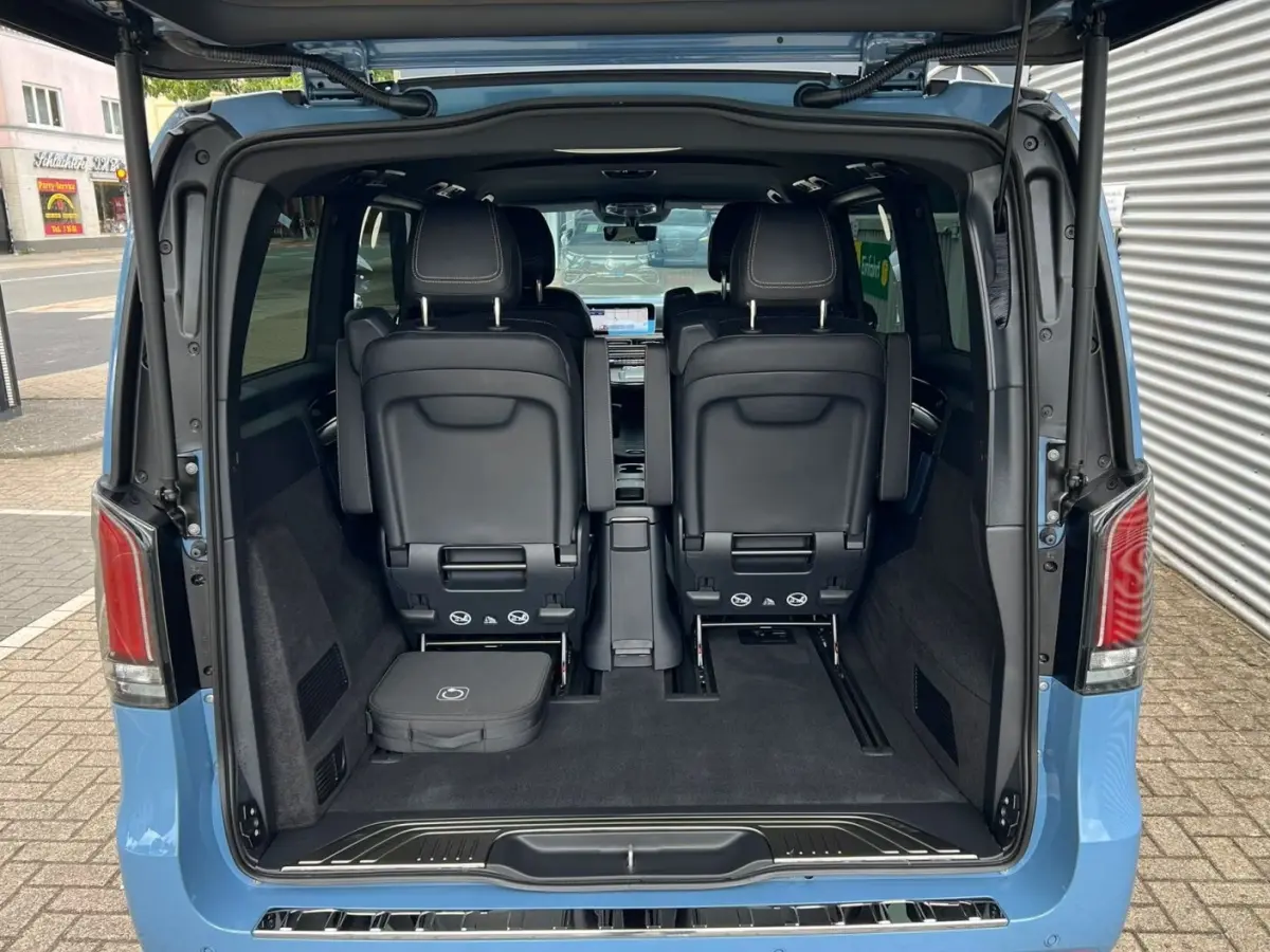 300 L2 AVANTGARDE ** LED, NAVI+, LEDER, BURM, STOELVENT, LUCHTVERING, 18-inch LMV ** 40k onder NP - ex. MB-AG ** ** INFORMEER OOK NAAR ONZE AANTREKKELIJKE FINANCIAL-LEASE TARIEVEN **