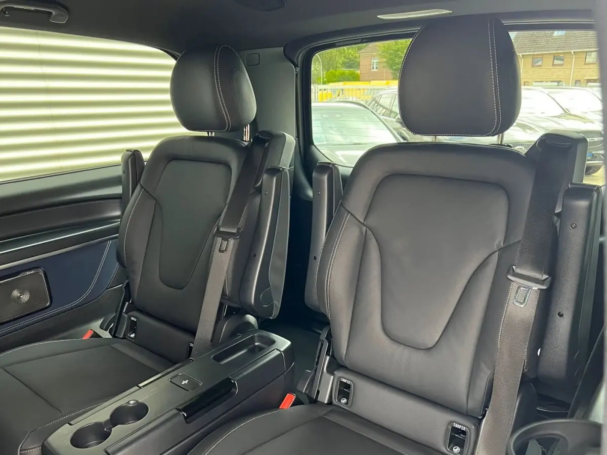 300 L2 AVANTGARDE ** LED, NAVI+, LEDER, BURM, STOELVENT, LUCHTVERING, 18-inch LMV ** 40k onder NP - ex. MB-AG ** ** INFORMEER OOK NAAR ONZE AANTREKKELIJKE FINANCIAL-LEASE TARIEVEN **