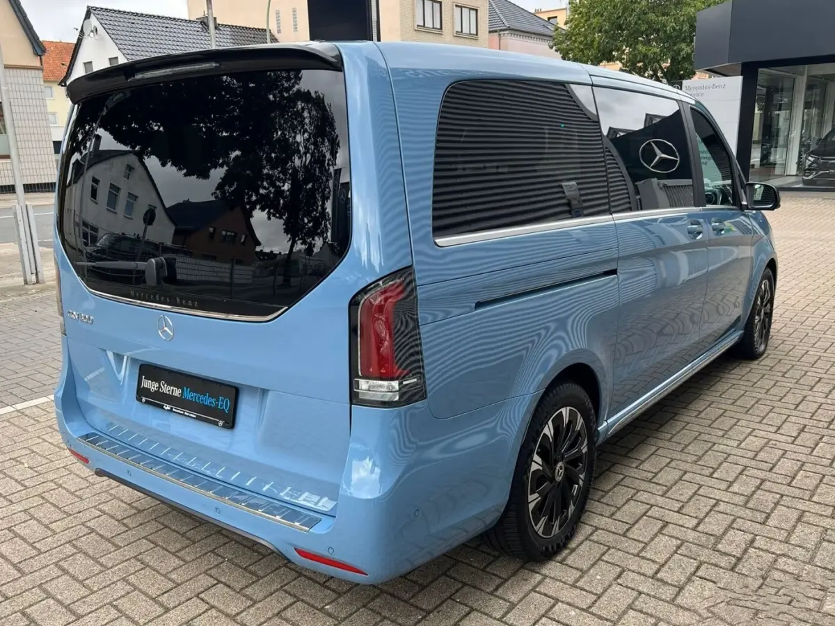 300 L2 AVANTGARDE ** LED, NAVI+, LEDER, BURM, STOELVENT, LUCHTVERING, 18-inch LMV ** 40k onder NP - ex. MB-AG ** ** INFORMEER OOK NAAR ONZE AANTREKKELIJKE FINANCIAL-LEASE TARIEVEN **