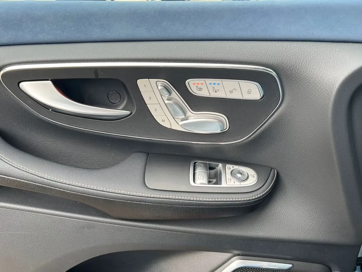 300 L2 AVANTGARDE ** LED, NAVI+, LEDER, BURM, STOELVENT, LUCHTVERING, 18-inch LMV ** 40k onder NP - ex. MB-AG ** ** INFORMEER OOK NAAR ONZE AANTREKKELIJKE FINANCIAL-LEASE TARIEVEN **