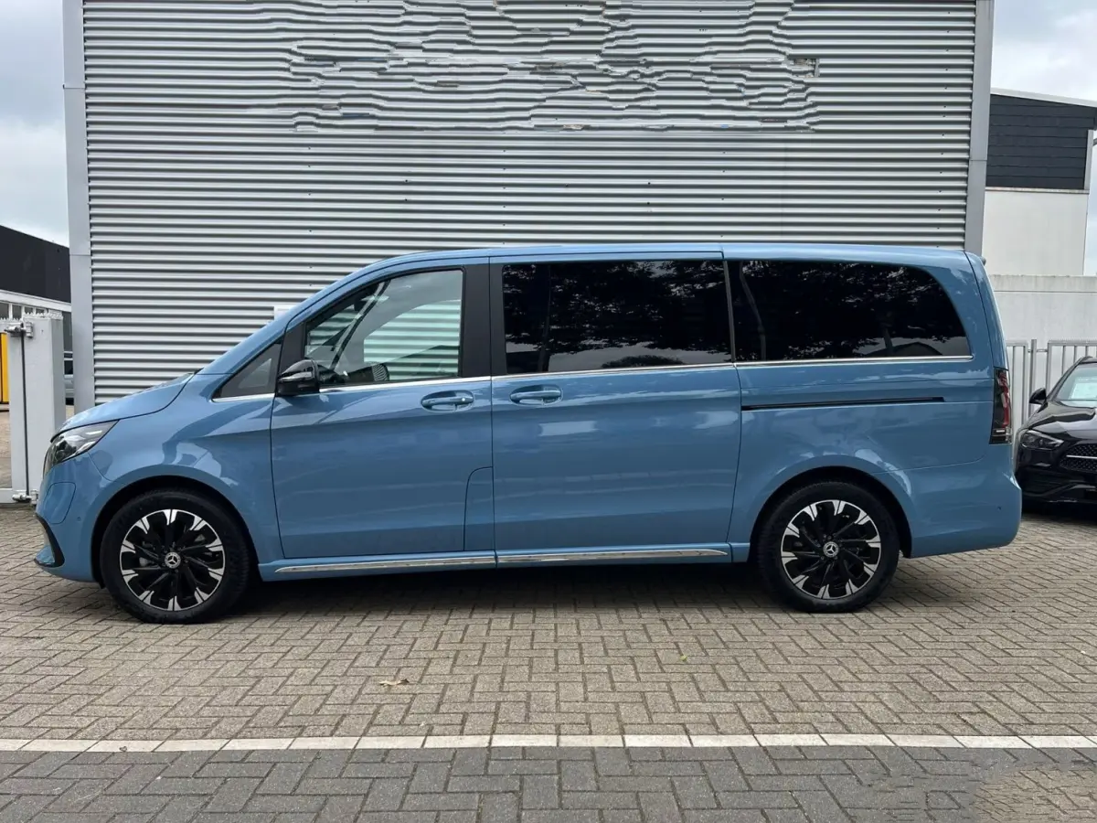 300 L2 AVANTGARDE ** LED, NAVI+, LEDER, BURM, STOELVENT, LUCHTVERING, 18-inch LMV ** 40k onder NP - ex. MB-AG ** ** INFORMEER OOK NAAR ONZE AANTREKKELIJKE FINANCIAL-LEASE TARIEVEN **