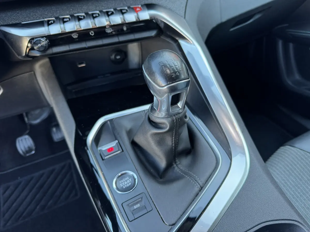 1.2 PureTech Blue Lease Allure 7 Persoons Carplay Navi Camera