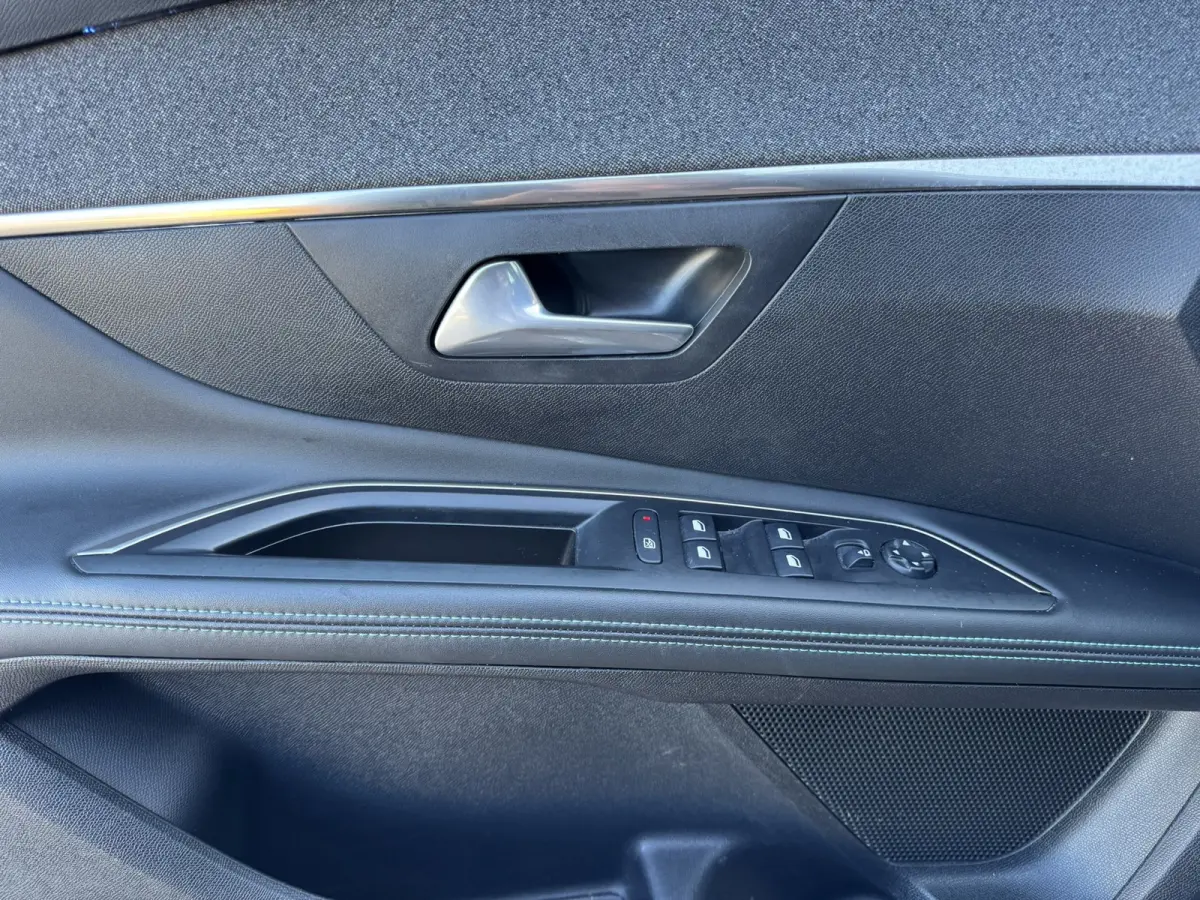 1.2 PureTech Blue Lease Allure 7 Persoons Carplay Navi Camera