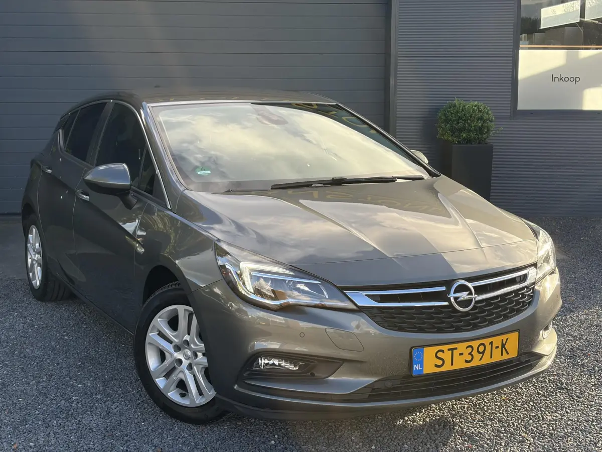 1.0 Online Edition ✓2e Eigenaar✓Trekhaak✓Carplay✓Dealer Onderhouden✓Navi✓105pk✓Pdc V+A✓Clima✓Cruise✓Lm velgen✓N.A.P✓Apk tot 05-2027