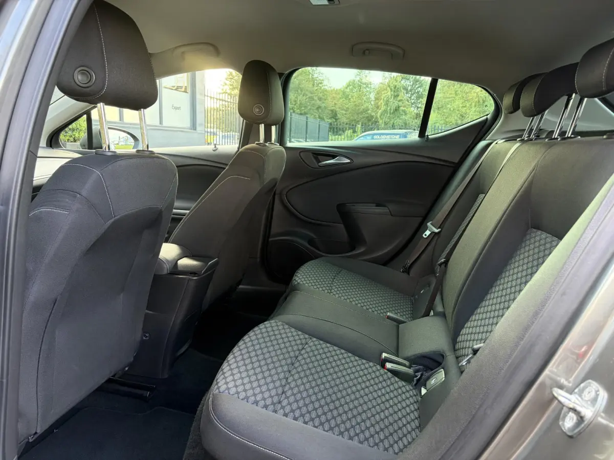 1.0 Online Edition ✓2e Eigenaar✓Trekhaak✓Carplay✓Dealer Onderhouden✓Navi✓105pk✓Pdc V+A✓Clima✓Cruise✓Lm velgen✓N.A.P✓Apk tot 05-2027
