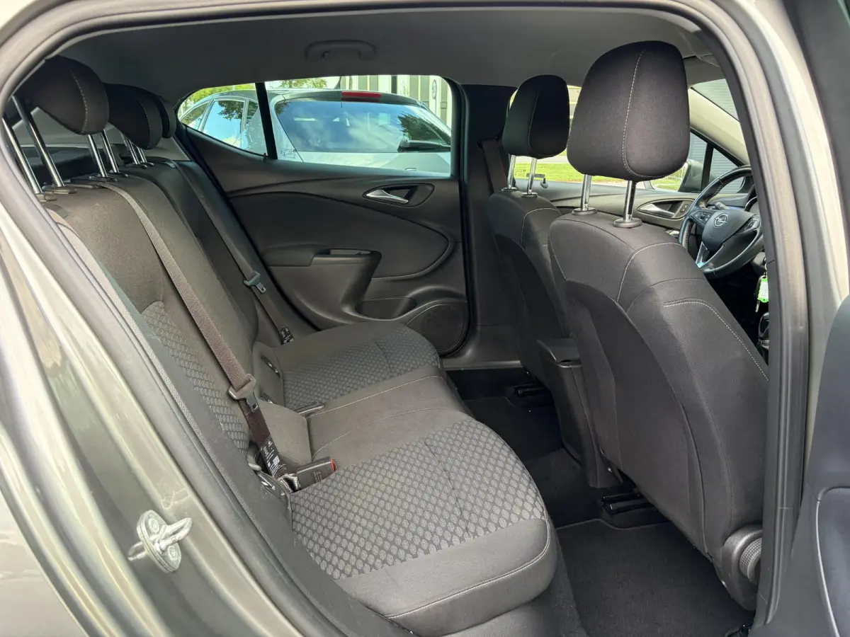 1.0 Online Edition ✓2e Eigenaar✓Trekhaak✓Carplay✓Dealer Onderhouden✓Navi✓105pk✓Pdc V+A✓Clima✓Cruise✓Lm velgen✓N.A.P✓Apk tot 05-2027