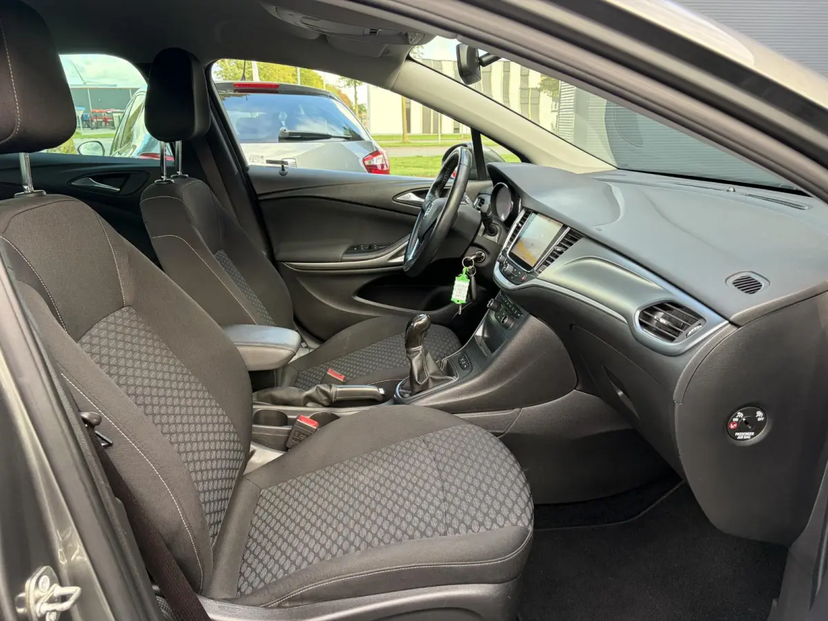 1.0 Online Edition ✓2e Eigenaar✓Trekhaak✓Carplay✓Dealer Onderhouden✓Navi✓105pk✓Pdc V+A✓Clima✓Cruise✓Lm velgen✓N.A.P✓Apk tot 05-2027