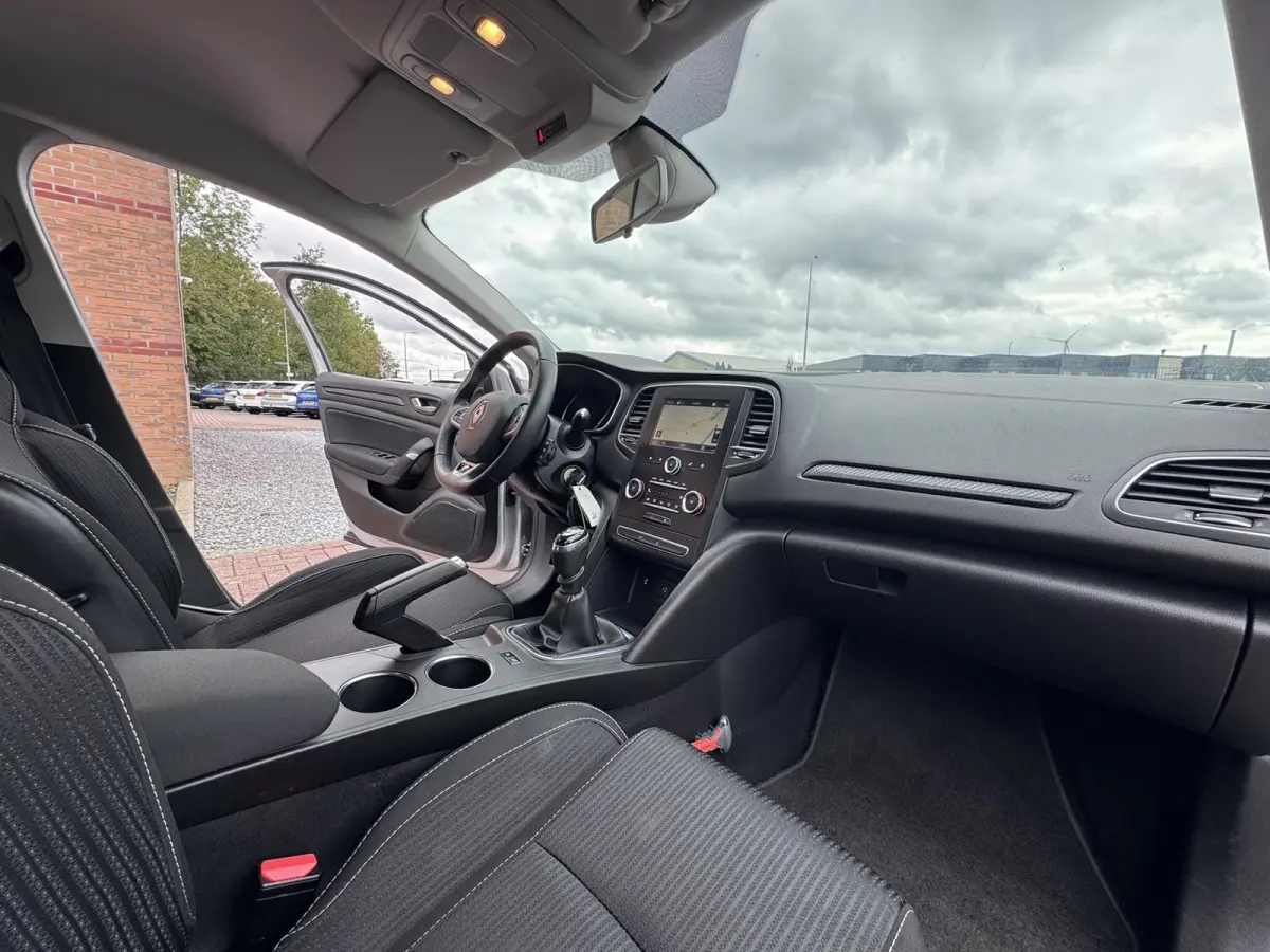 1.5 Blue dCi Limited, Marge, Euro 6, Apple Carplay, PDC,