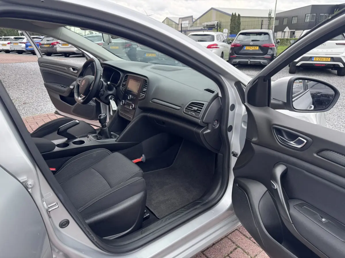1.5 Blue dCi Limited, Marge, Euro 6, Apple Carplay, PDC,