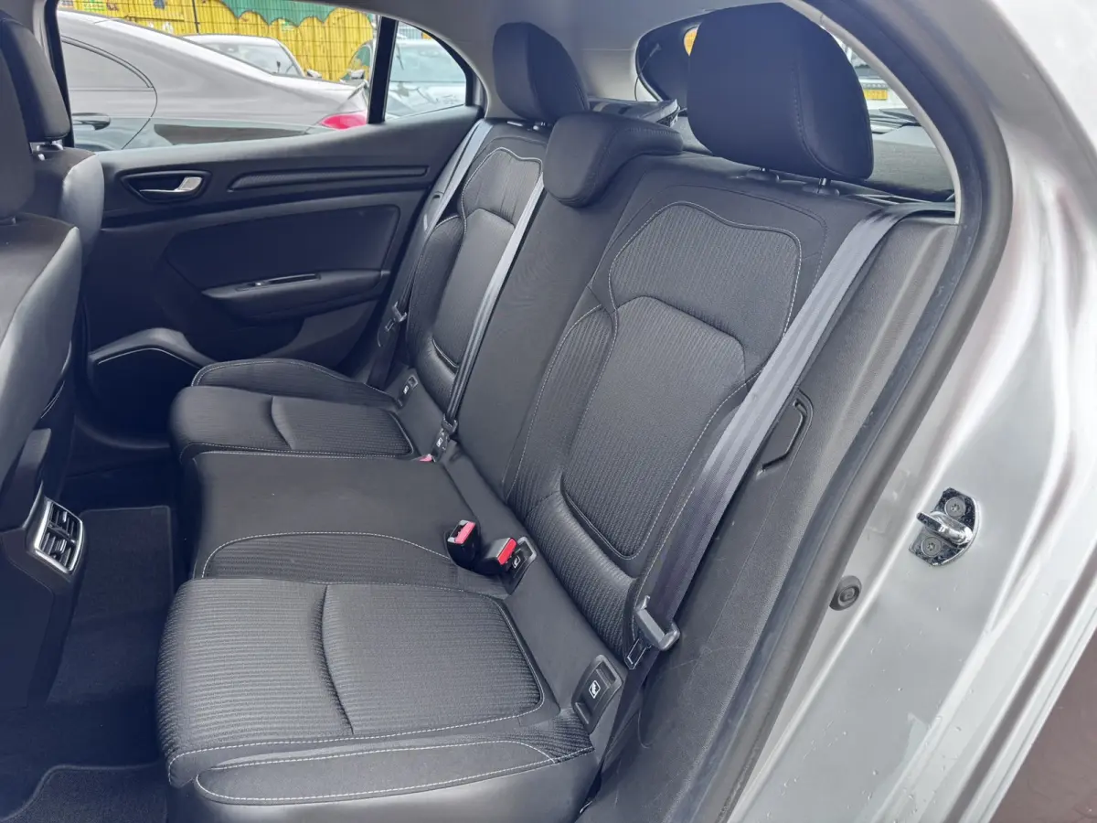 1.5 Blue dCi Limited, Marge, Euro 6, Apple Carplay, PDC,
