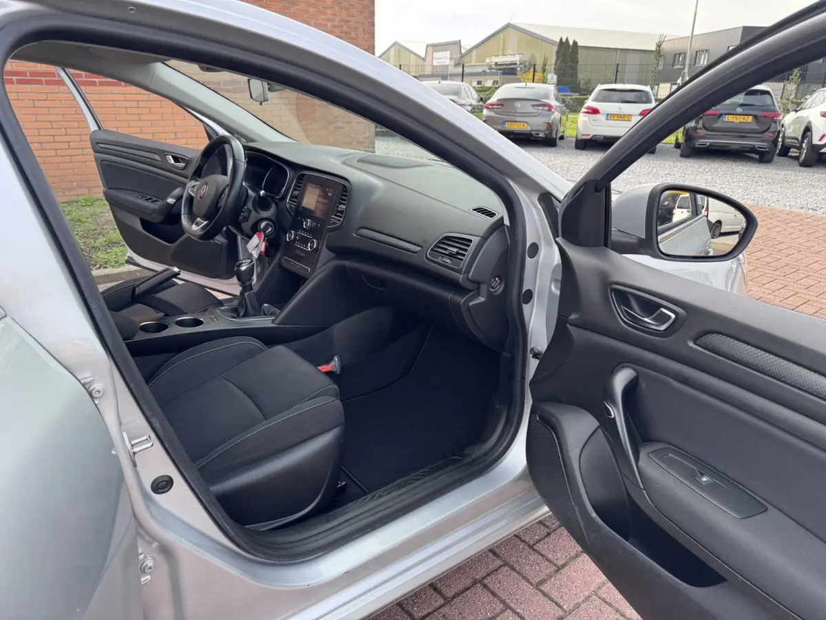 1.5 Blue dCi Limited, Marge, Euro 6, Apple Carplay, PDC,
