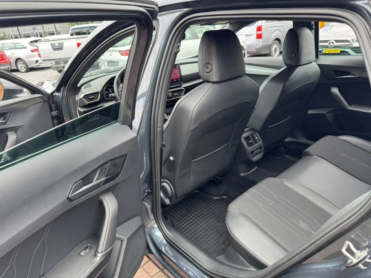 1.4 e-Hybrid Business SOH 97% 204pk/CARPLAY/PDC/AIRCO/STUURWVERWARMING