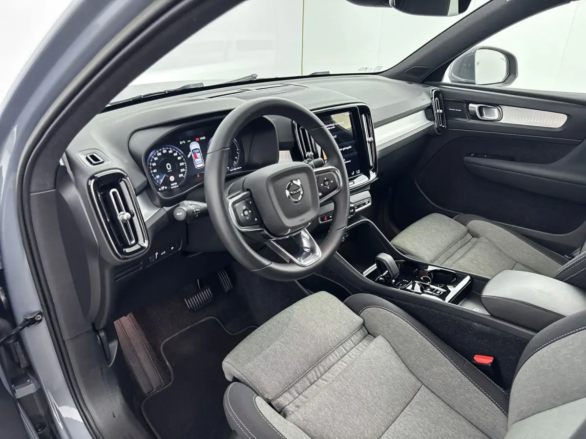 T4 Plus Bright | 18" Allseason | Trekhaak | Getint Glas | Elektr. verst. Stoelen | Harman Kardon | Parkeercamera | Adaptieve Cruise | BLIS | Stoel/Stuurverwarming