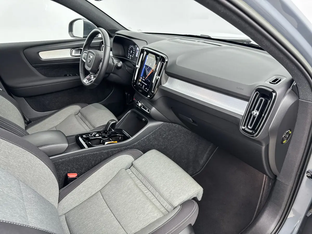 T4 Plus Bright | 18" Allseason | Trekhaak | Getint Glas | Elektr. verst. Stoelen | Harman Kardon | Parkeercamera | Adaptieve Cruise | BLIS | Stoel/Stuurverwarming