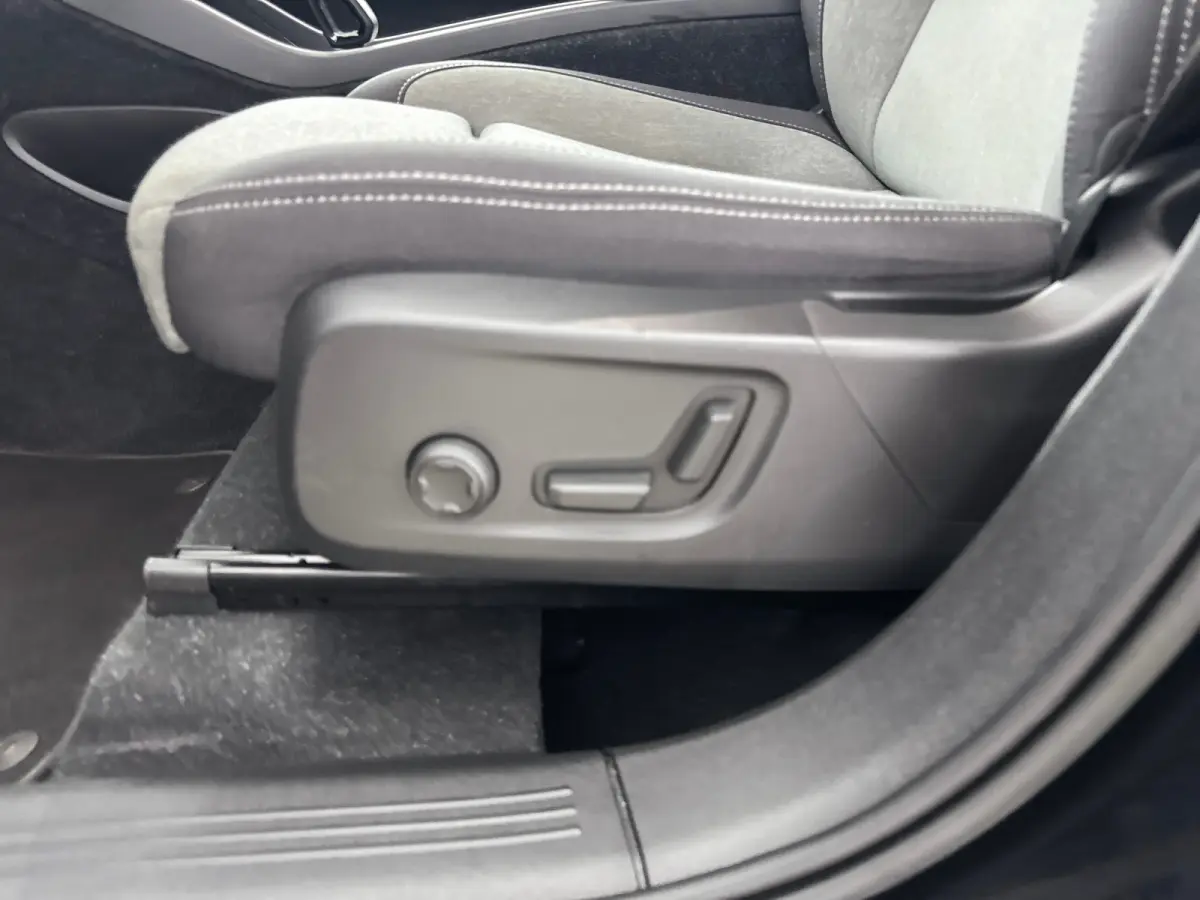 T4 Plus Bright | 18" Allseason | Getint Glas | Elektr. verst. Stoelen | Harman Kardon | Parkeercamera | Adaptieve Cruise | BLIS | Stoel/Stuurverwarming