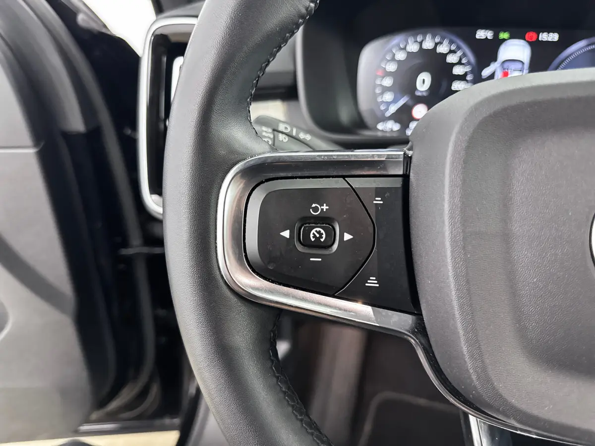 T4 Plus Bright | 18" Allseason | Getint Glas | Elektr. verst. Stoelen | Harman Kardon | Parkeercamera | Adaptieve Cruise | BLIS | Stoel/Stuurverwarming