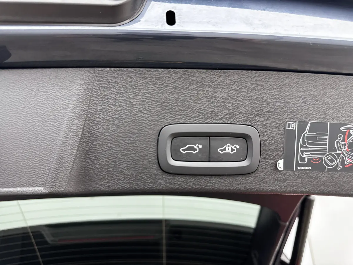 T4 Inscription | 19" | Leder | Trekhaak | Stoel/Stuurverwarming | Adaptieve Cruise | BLIS | Keyless | Parkeercamera