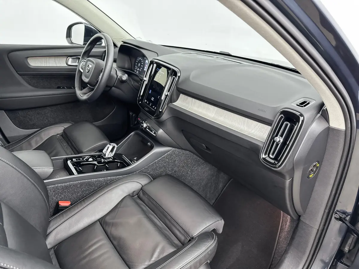 T4 Inscription | 19" | Leder | Trekhaak | Stoel/Stuurverwarming | Adaptieve Cruise | BLIS | Keyless | Parkeercamera