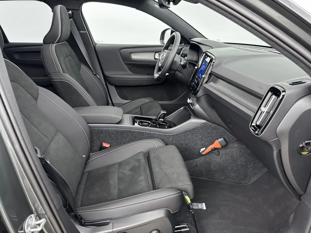 Single Motor Extended Range Ultra Europa 82 kWh | 19" Allseason | Getint Glas | Leder/Nubuck | Elektr. verst. Stoelen | Panoramadak | 360 Camera | Harman Kardon
