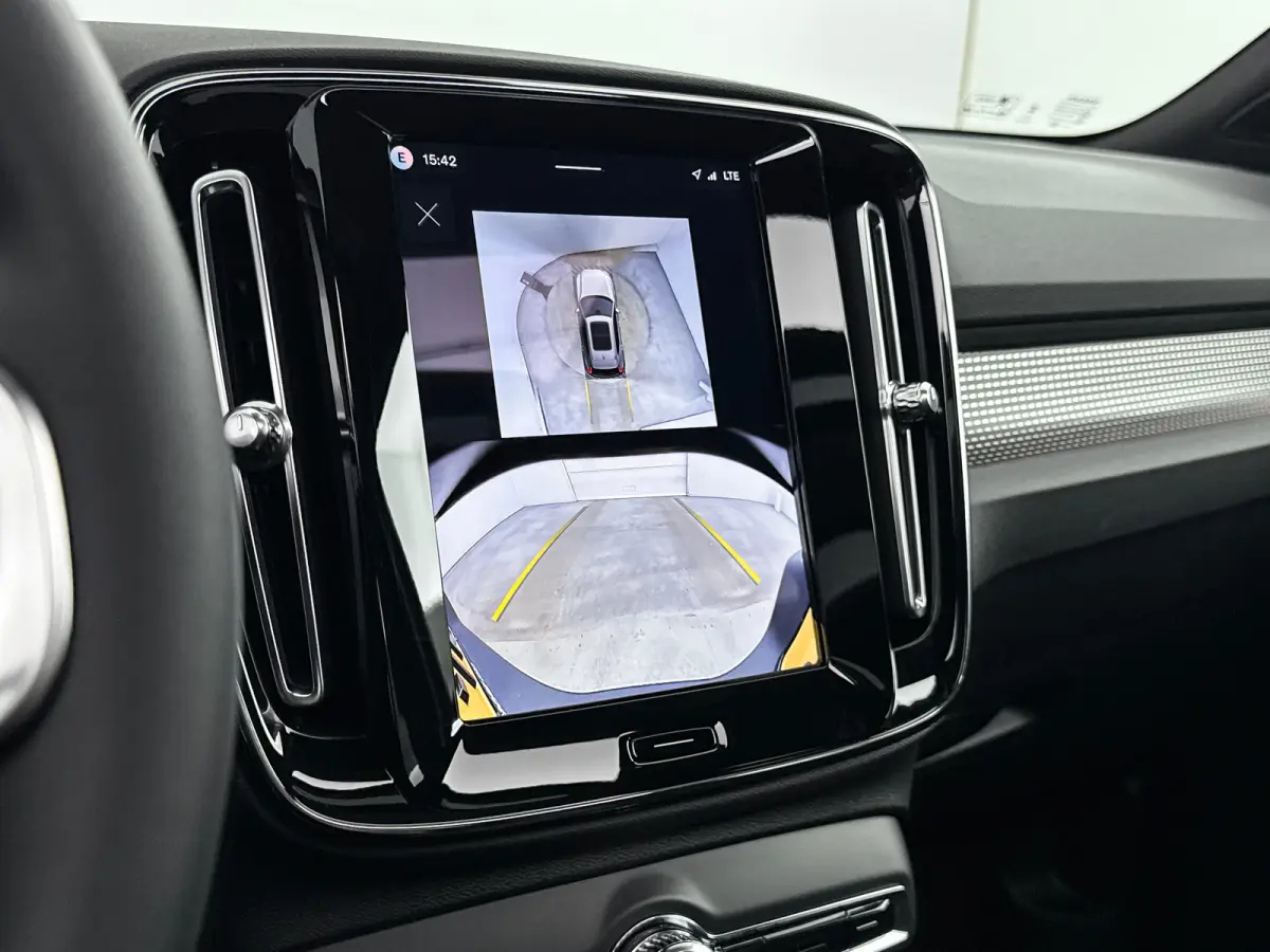Single Motor Extended Range Ultra Europa 82 kWh | 19" Allseason | Getint Glas | Leder/Nubuck | Elektr. verst. Stoelen | Panoramadak | 360 Camera | Harman Kardon