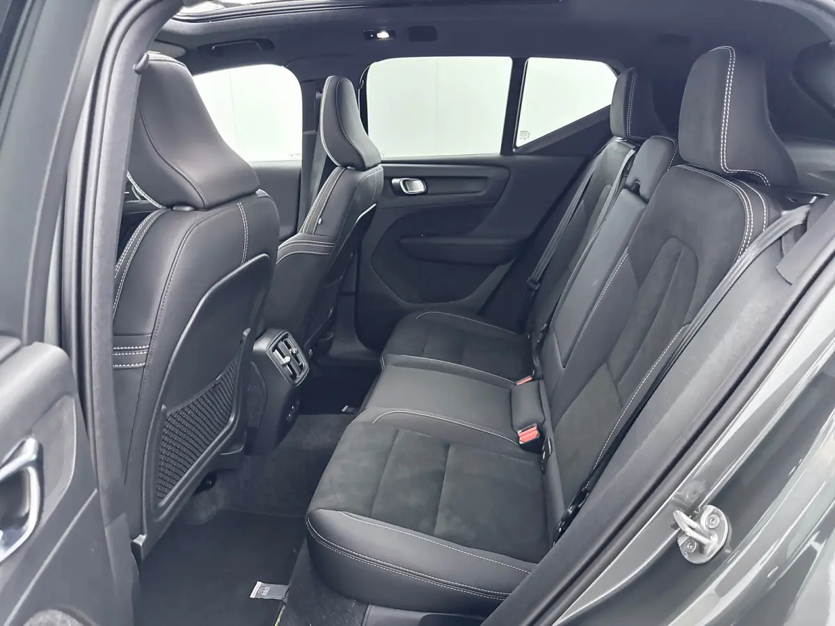 Single Motor Extended Range Ultra Europa 82 kWh | 19" Allseason | Getint Glas | Leder/Nubuck | Elektr. verst. Stoelen | Panoramadak | 360 Camera | Harman Kardon