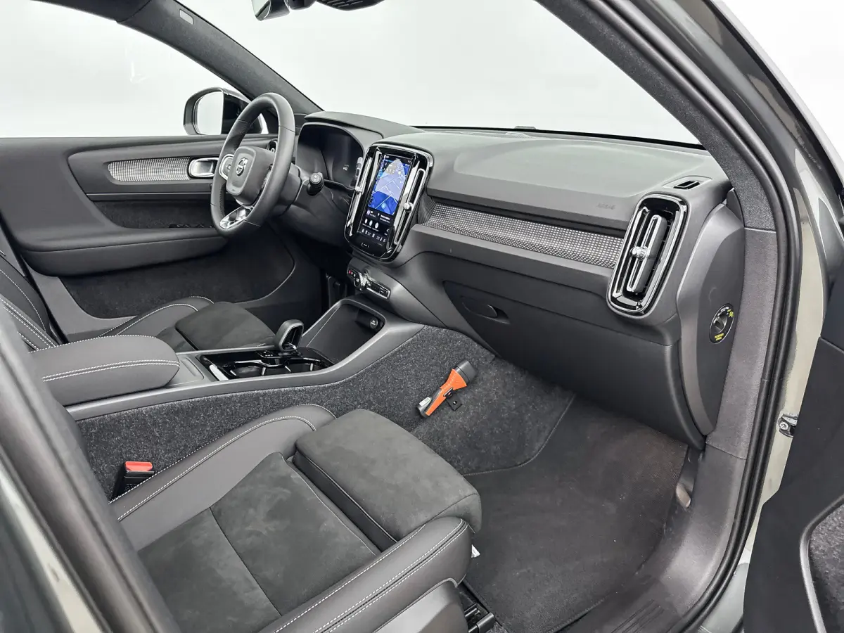 Single Motor Extended Range Ultra Europa 82 kWh | 19" Allseason | Getint Glas | Leder/Nubuck | Elektr. verst. Stoelen | Panoramadak | 360 Camera | Harman Kardon