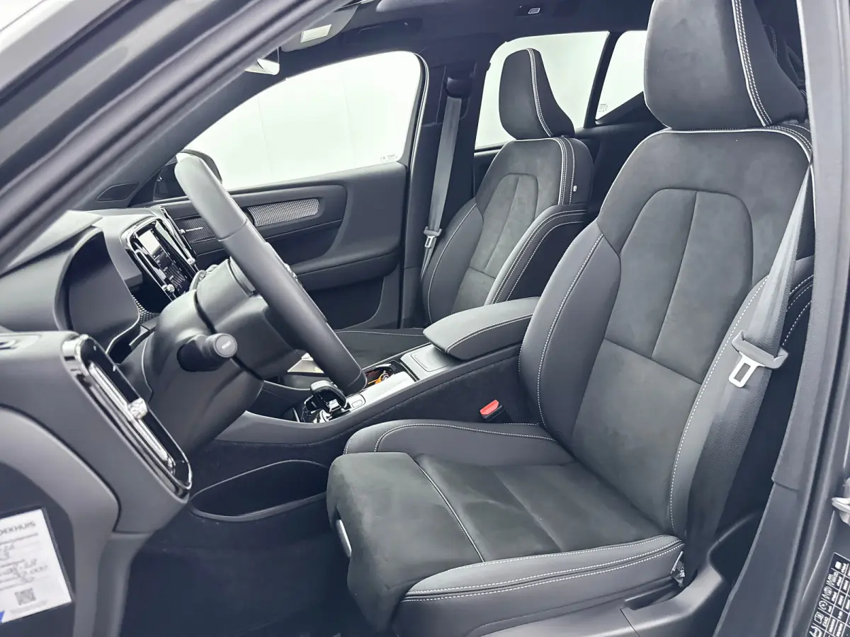 Single Motor Extended Range Ultra Europa 82 kWh | 19" Allseason | Getint Glas | Leder/Nubuck | Elektr. verst. Stoelen | Panoramadak | 360 Camera | Harman Kardon