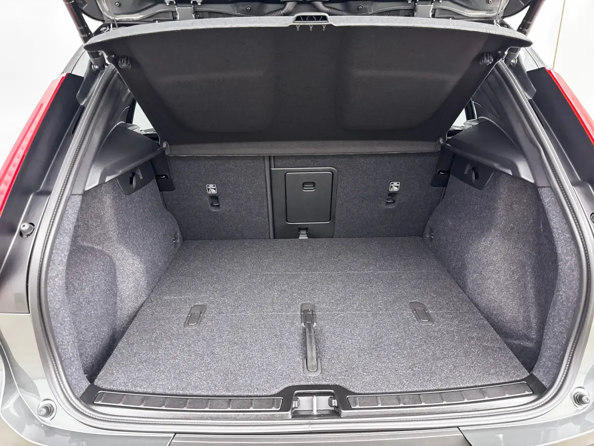 Single Motor Extended Range Ultra Europa 82 kWh | 19" Allseason | Getint Glas | Leder/Nubuck | Elektr. verst. Stoelen | Panoramadak | 360 Camera | Harman Kardon