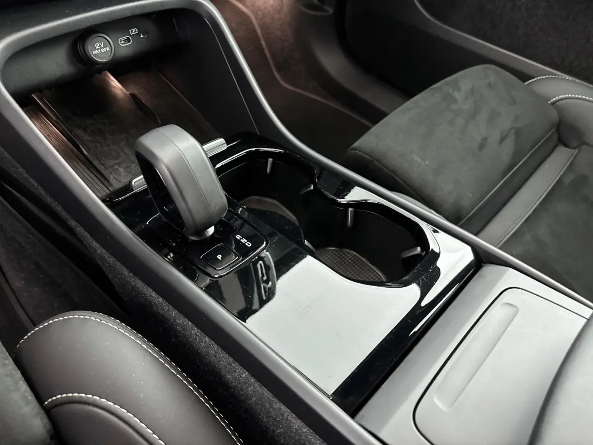 EX40 Single Motor Extended Range Plus 82kWh | 19" Allseason | Leder/Nubuck | Trekhaak | Getint Glas | Adaptieve Cruise | BLIS | Stoel/Stuurverwarming | Warmtepomp | Keyless