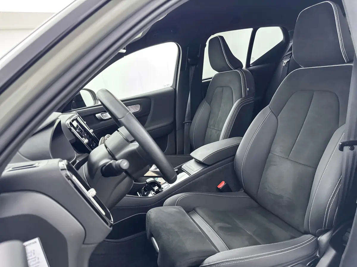EX40 Single Motor Extended Range Plus 82kWh | 19" Allseason | Leder/Nubuck | Trekhaak | Getint Glas | Adaptieve Cruise | BLIS | Stoel/Stuurverwarming | Warmtepomp | Keyless