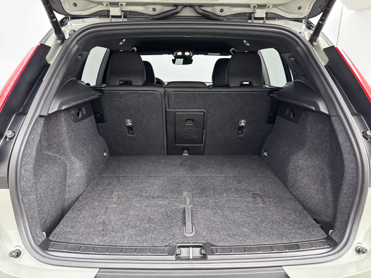 EX40 Single Motor Extended Range Plus 82kWh | 19" Allseason | Leder/Nubuck | Trekhaak | Getint Glas | Adaptieve Cruise | BLIS | Stoel/Stuurverwarming | Warmtepomp | Keyless
