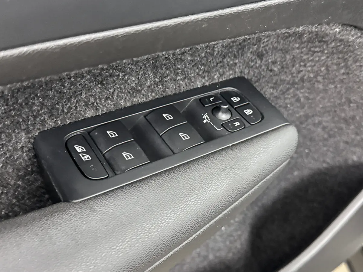 EX40 Single Motor Extended Range Plus 82kWh | 19" Allseason | Leder/Nubuck | Trekhaak | Getint Glas | Adaptieve Cruise | BLIS | Stoel/Stuurverwarming | Warmtepomp | Keyless