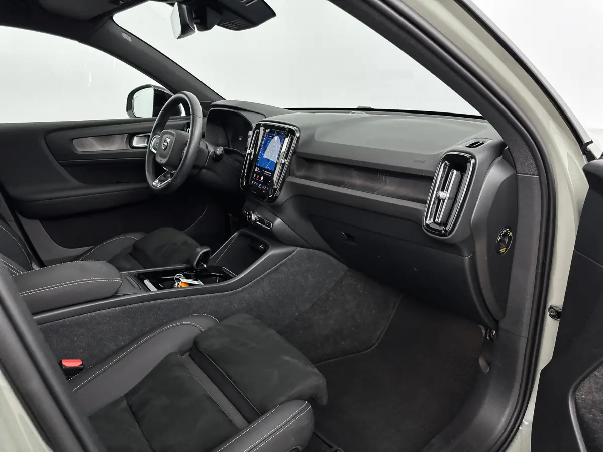 EX40 Single Motor Extended Range Plus 82kWh | 19" Allseason | Leder/Nubuck | Trekhaak | Getint Glas | Adaptieve Cruise | BLIS | Stoel/Stuurverwarming | Warmtepomp | Keyless