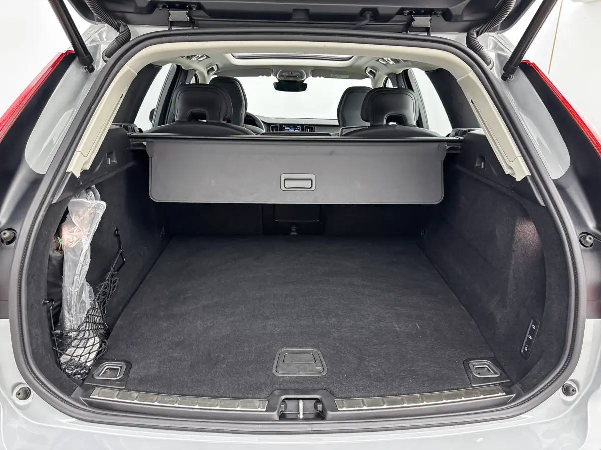 T6 Recharge Ultra Dark | 20" Allseason | Luchtvering | 360 Camera | Trekhaak | Head-Up | Panoramadak | Harman Kardon | Elektr. verst. Stoelen