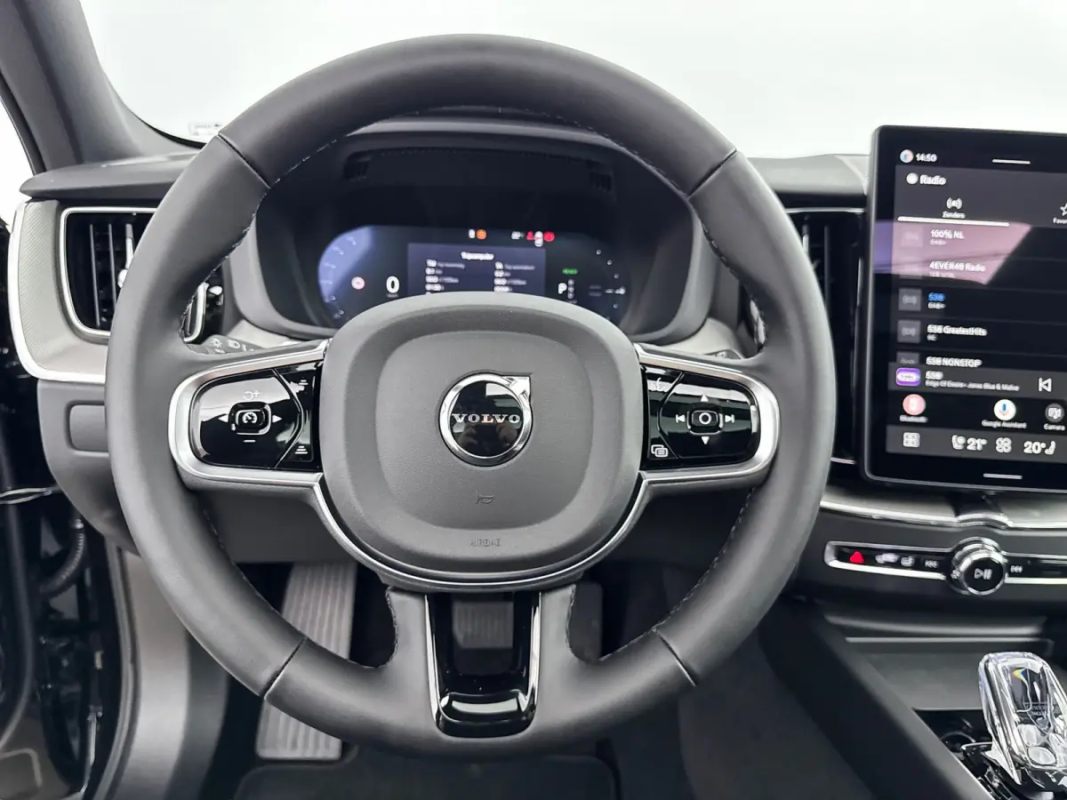 T6 Recharge Plus Black Edition | 21" | Luchtvering | Panoramadak | 360 Camera | Head-Up | Harman Kardon | Elektr. verst. Stoelen | Adaptieve Cruise | BLIS