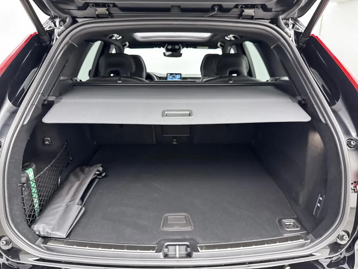 T6 Recharge Plus Black Edition | 21" | Luchtvering | Panoramadak | 360 Camera | Head-Up | Harman Kardon | Elektr. verst. Stoelen | Adaptieve Cruise | BLIS